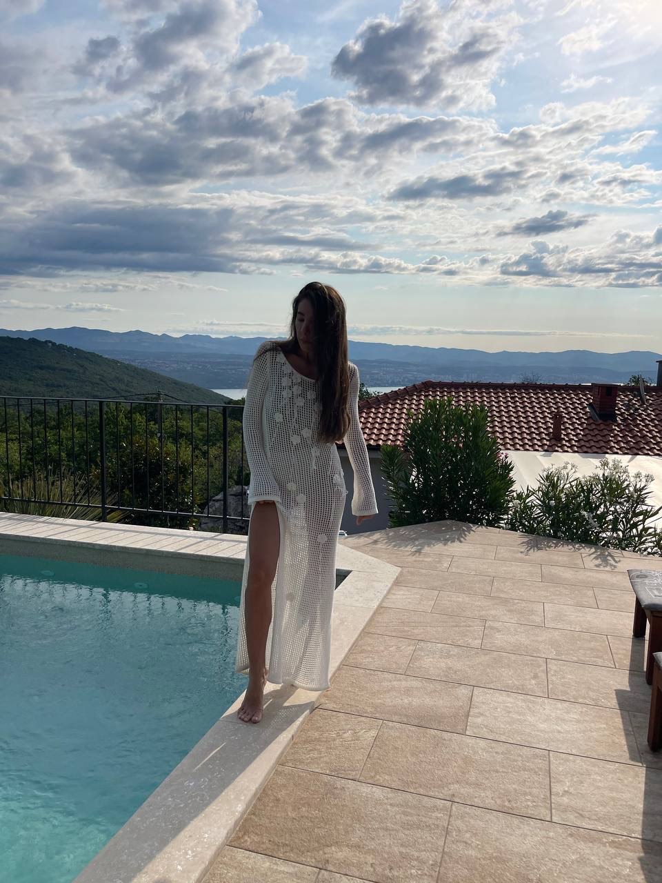 Ажурна сукня з квітами