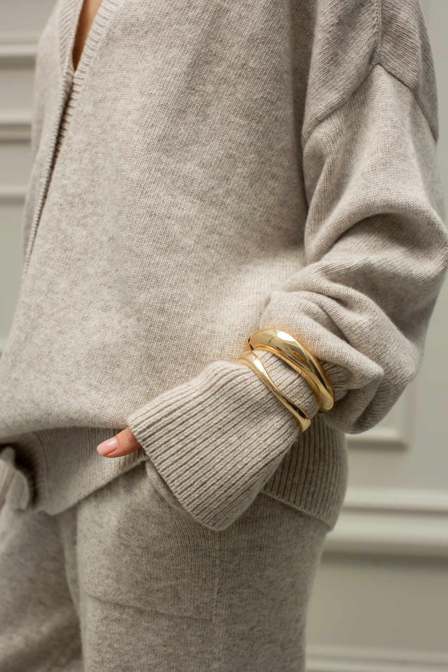 Комплект з вовни ягня кардиган на ґудзиках і брюки, світло-бежевий меланж    1551042