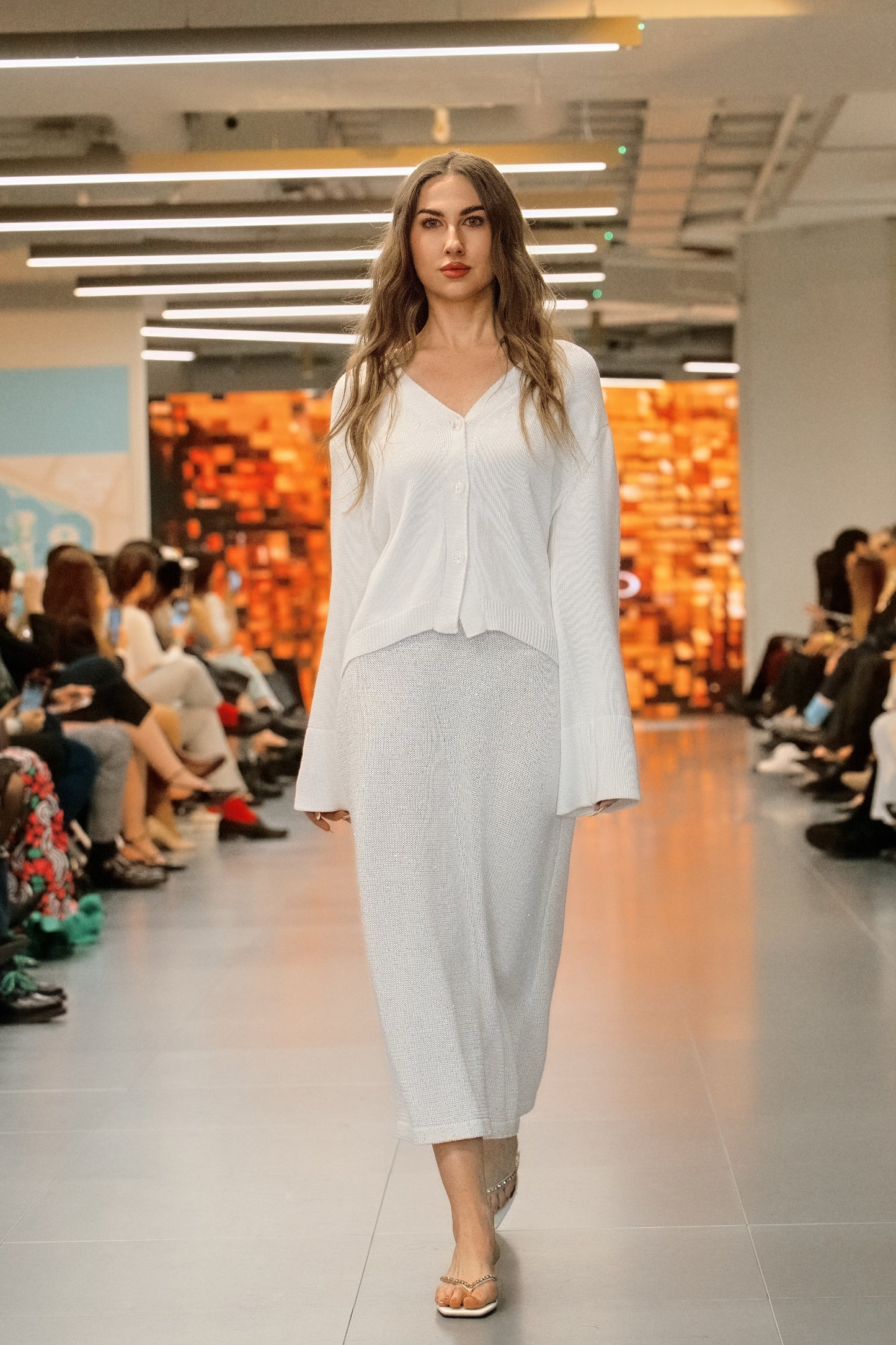 Кардиган з бавовни з розклешеними рукавами білий    87164353