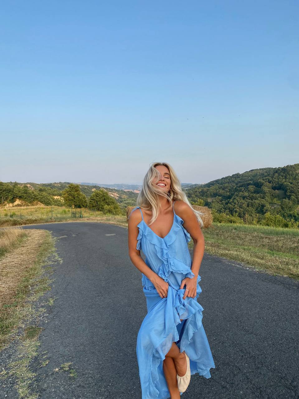 Сукня з шифону з рюшами і воланами блакитна    45950701