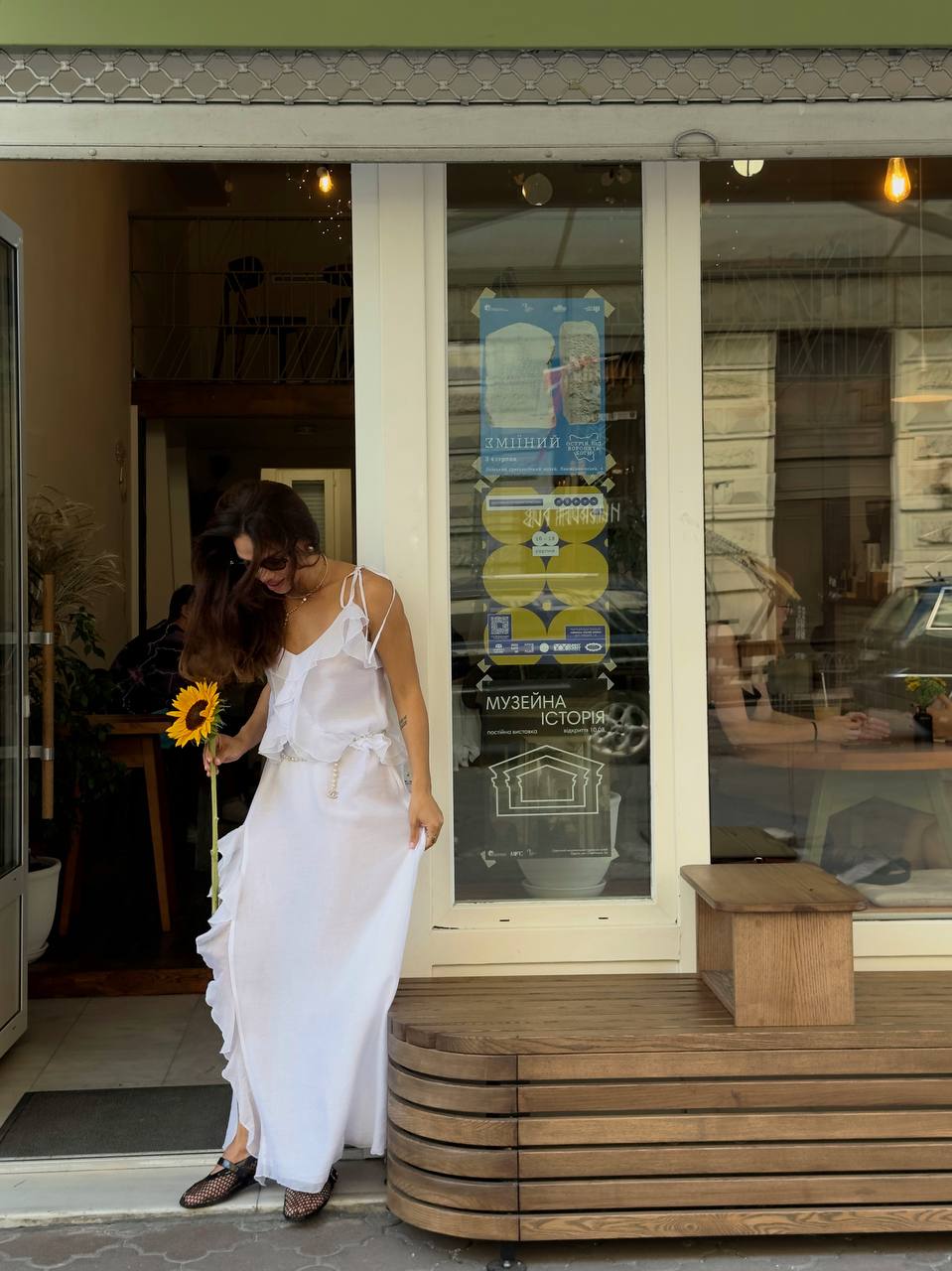 Сукня з шифону з рюшами і воланами, біла    44892395