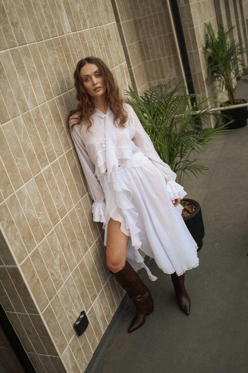 Блуза з шифону з рюшами і воланами біла    52997563