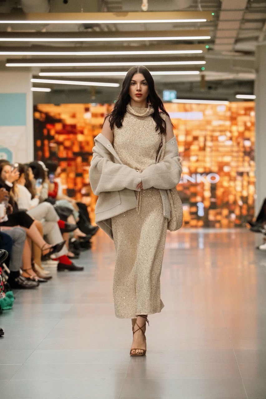 Вʼязаний топ ручної роботи з горловиною, бежевий    73264868