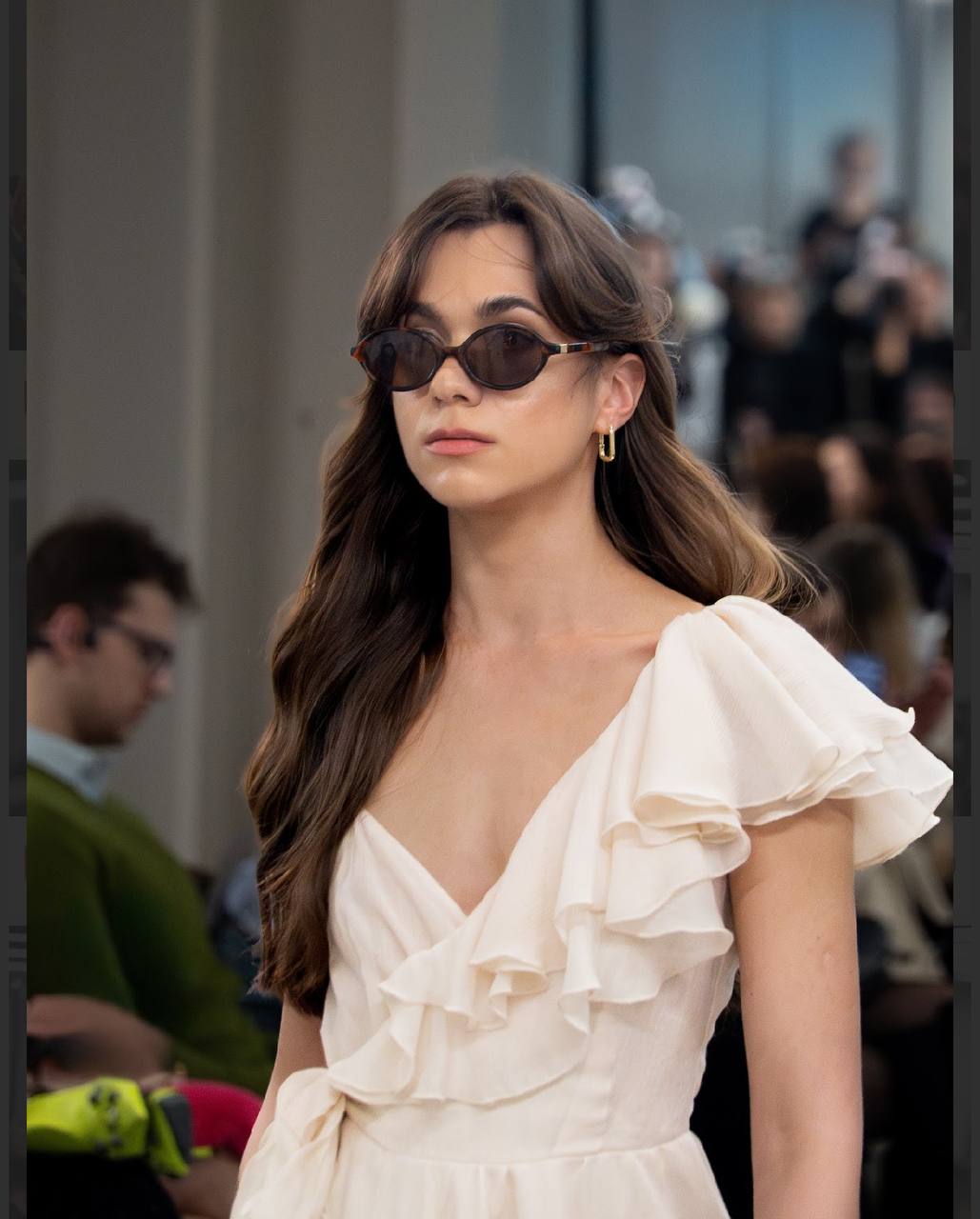 Сукня з шифону на одне плече коротка, перламутрова    72769750