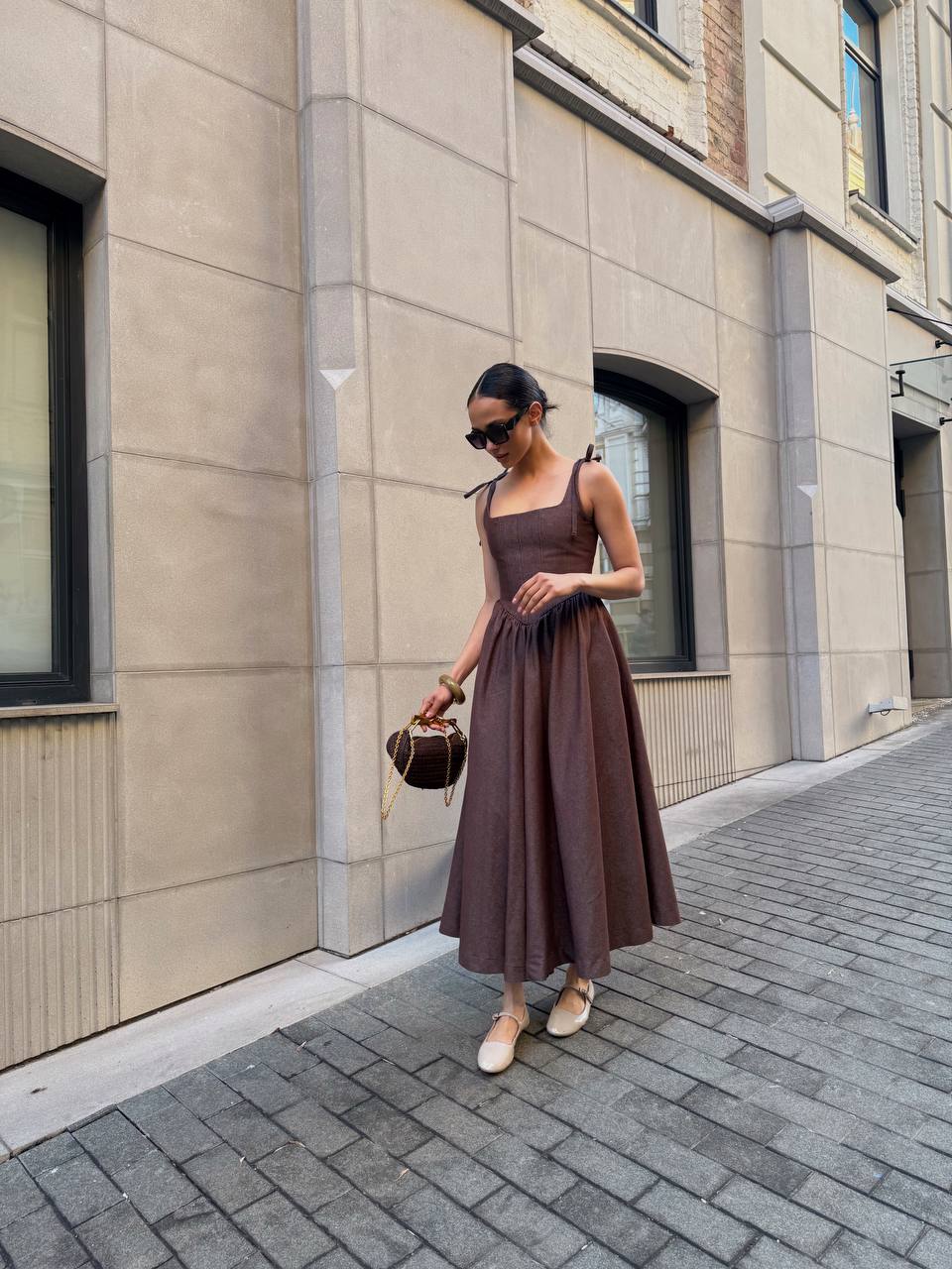 Сукня корсетного крою, коричнева