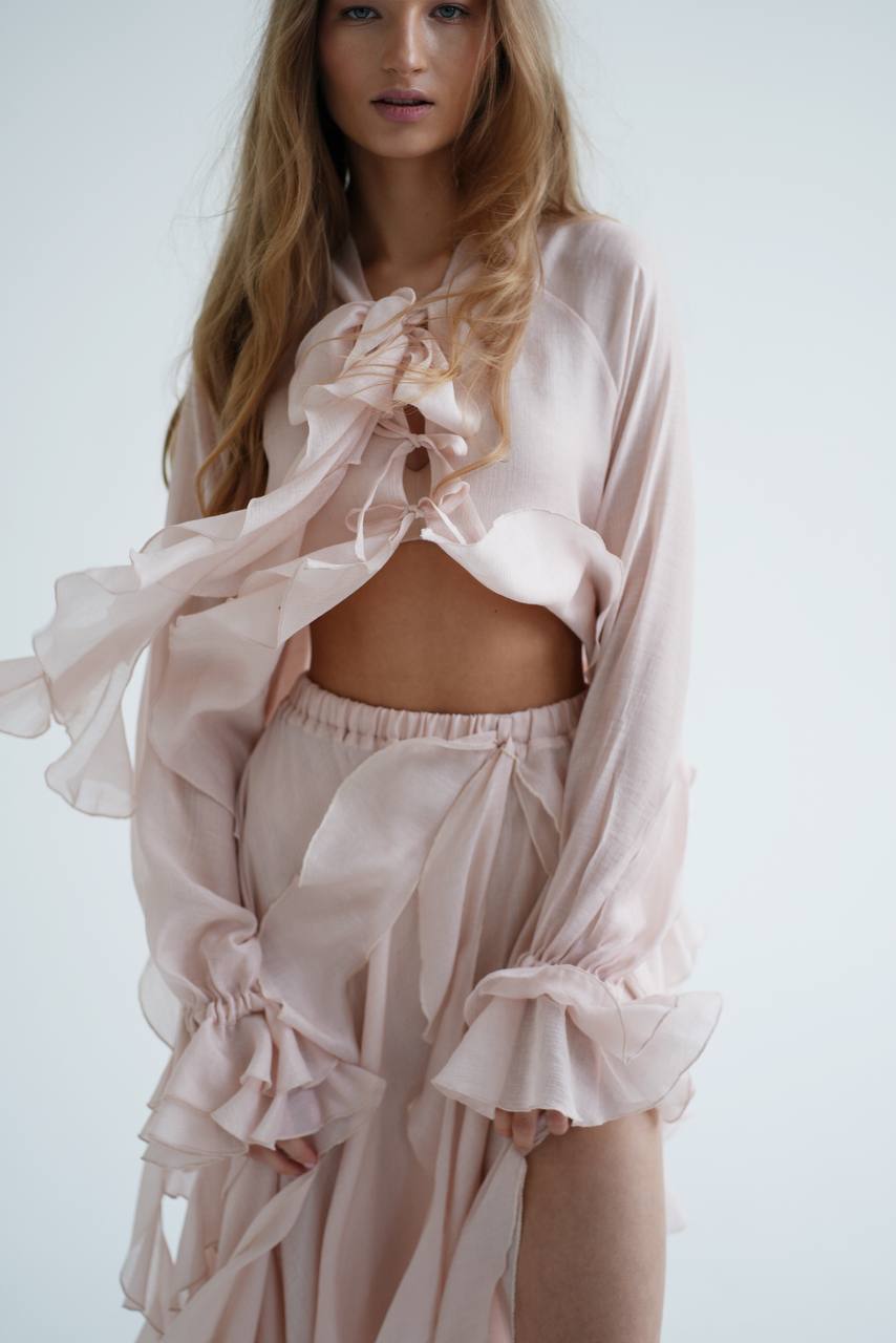 Блуза з шифону з рюшами і воланами