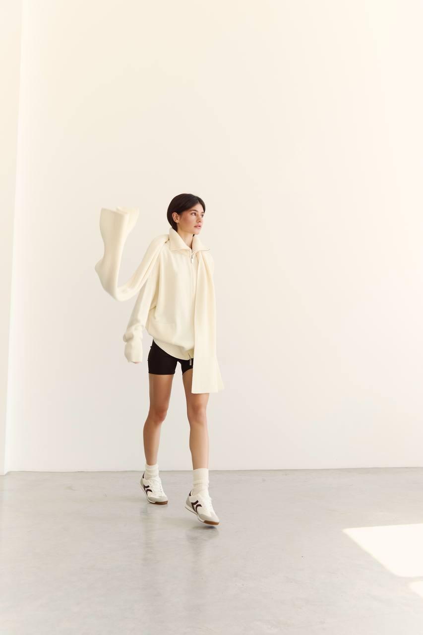 Lambswool cardigan with zipper, milky