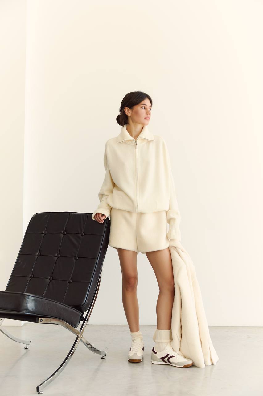 Lambswool cardigan with zipper, milky
