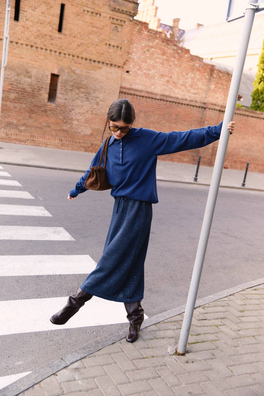 Вʼязана спідниця міді в дрібну паєтку, синя