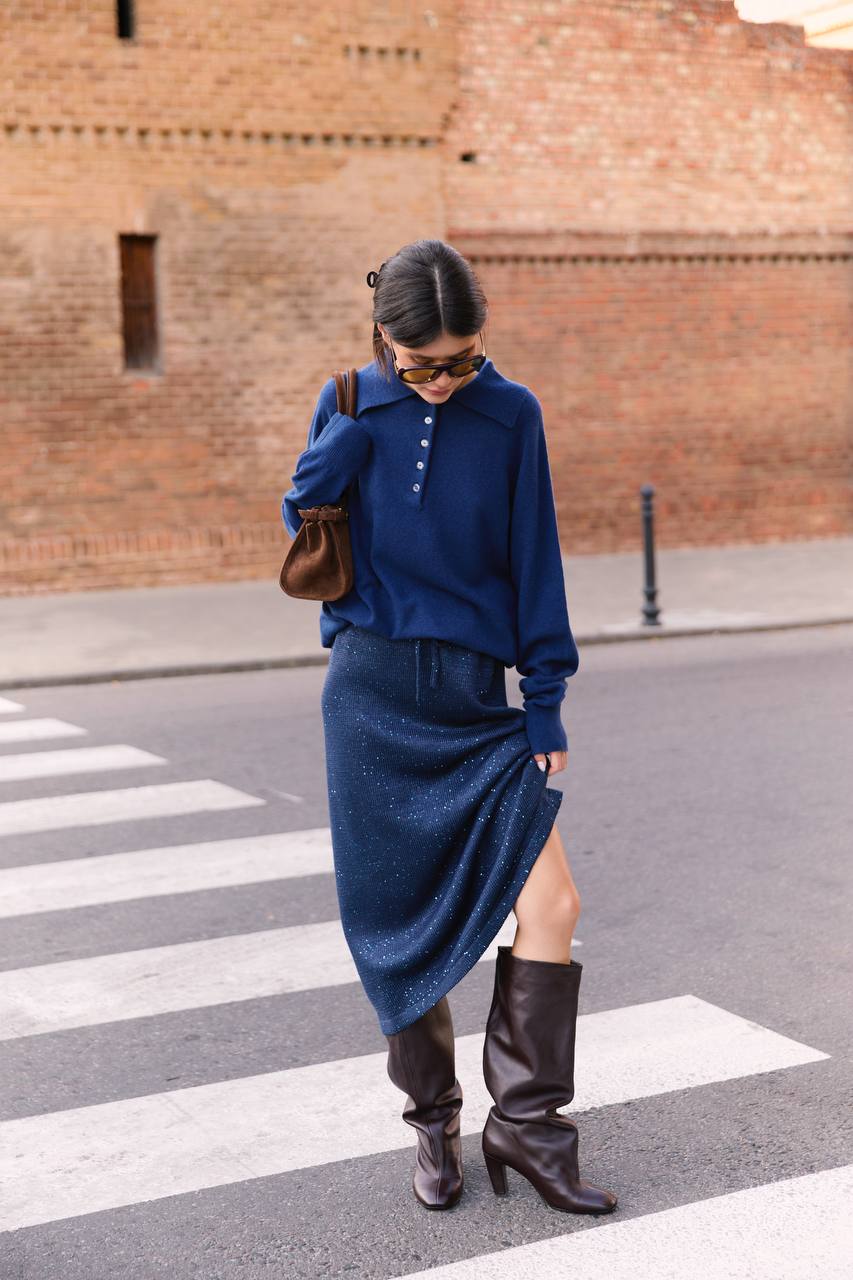 Вʼязана спідниця міді в дрібну паєтку, синя