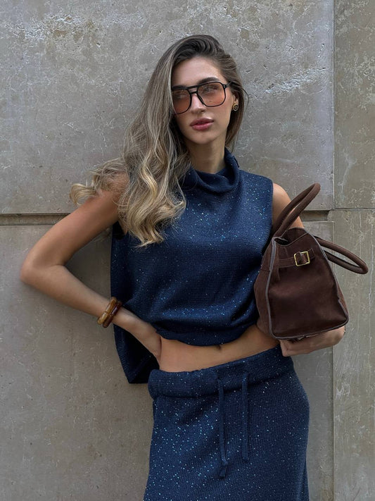 Вʼязаний топ з горловиною в дрібну паєтку, синій