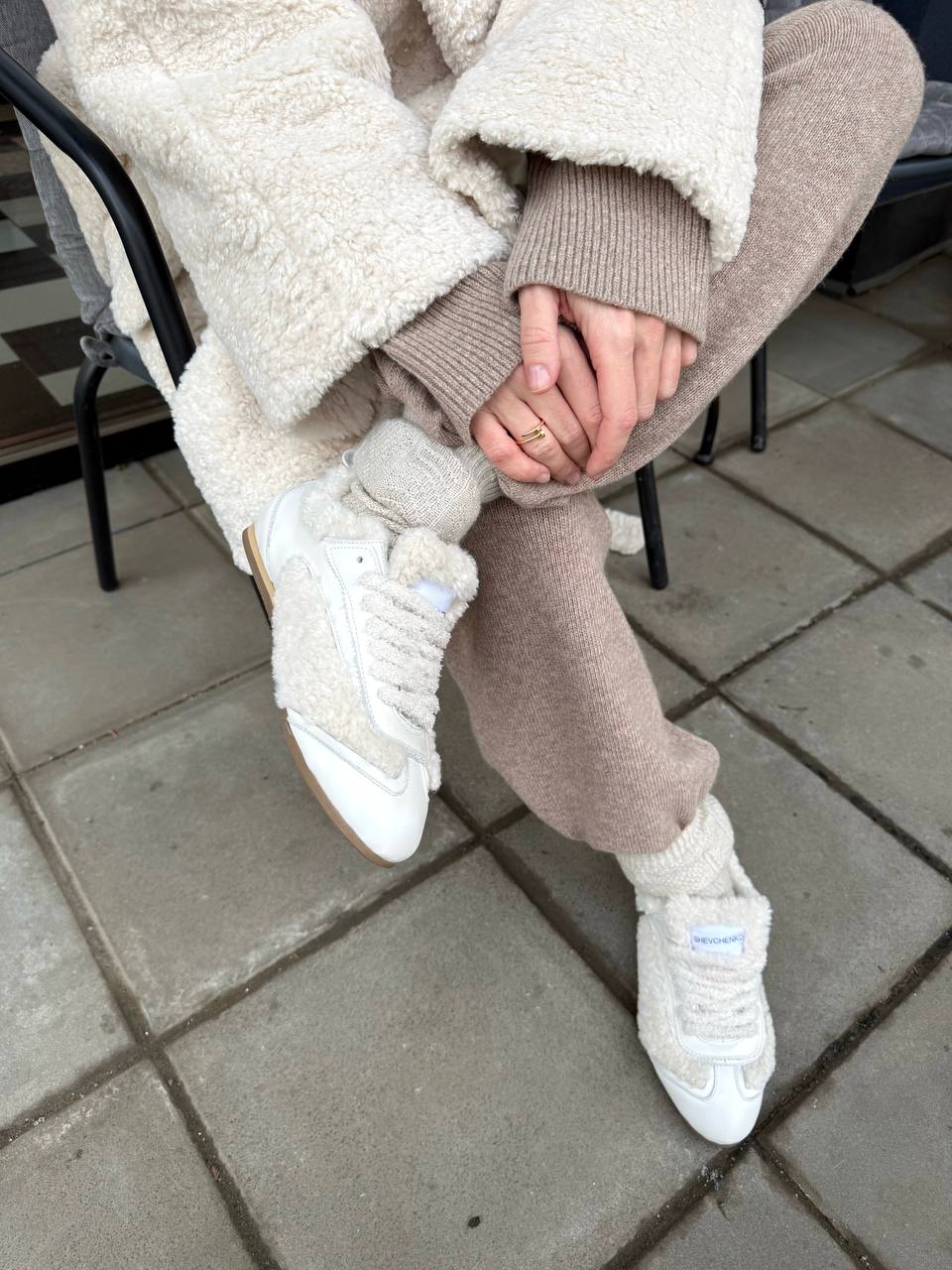 Кеди з хутром, молочний (термін передзамовлення 5-7 робочих днів)