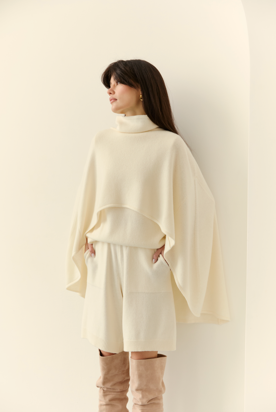 Кейп з вовни ягня, молочний