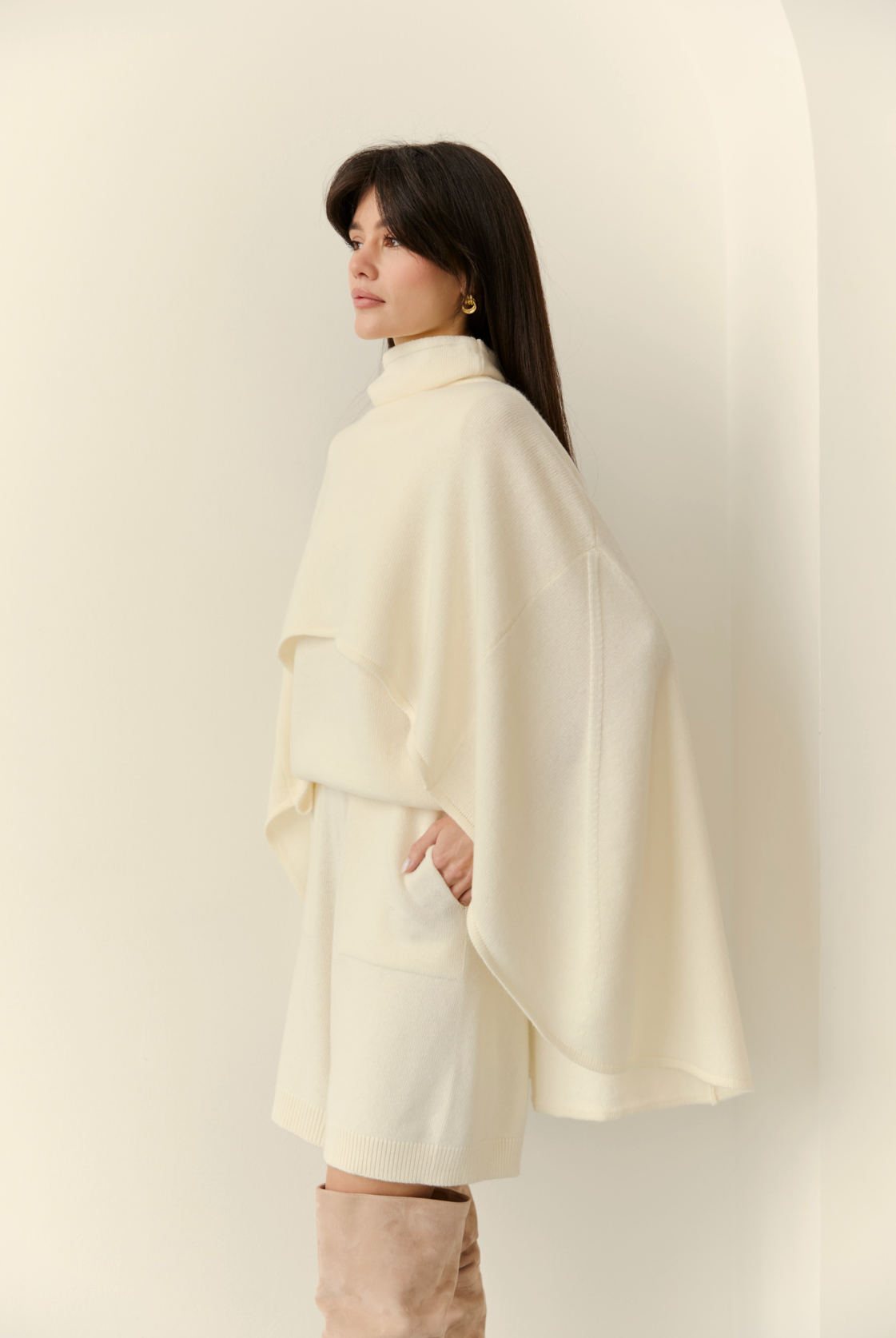 Кейп з вовни ягня, молочний