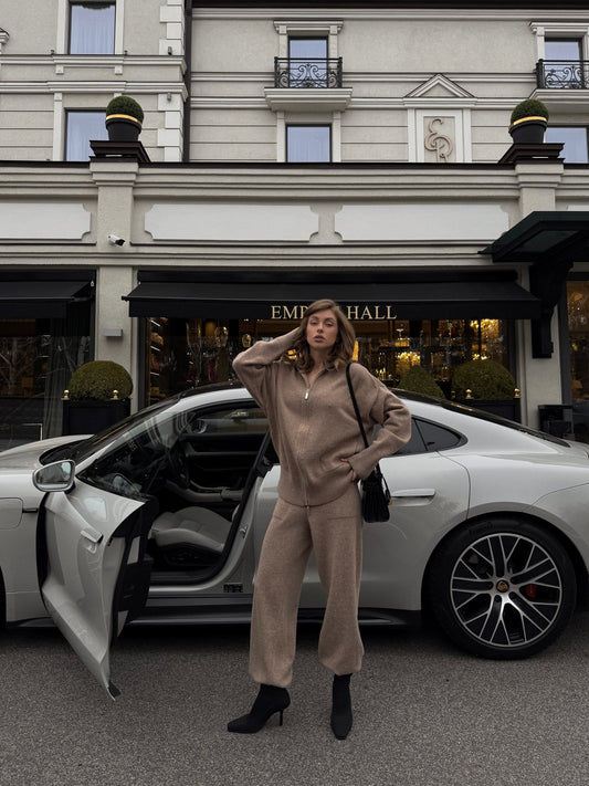 Lambswool zip-up cardigan and trousers set, mocha