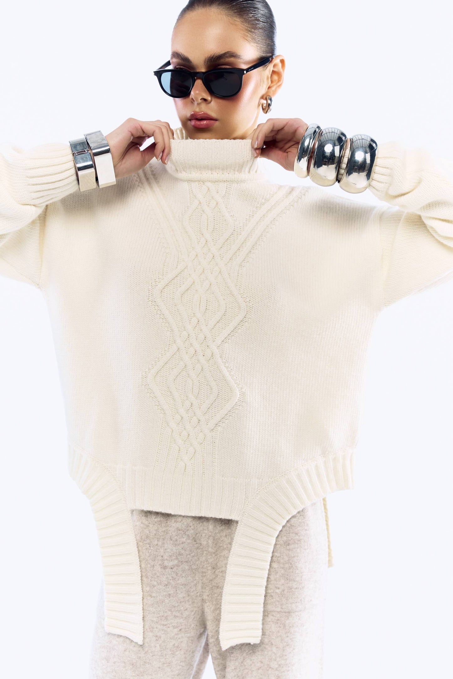 Светр з акцентним низом (термін очікування 7-10 робочих днів)