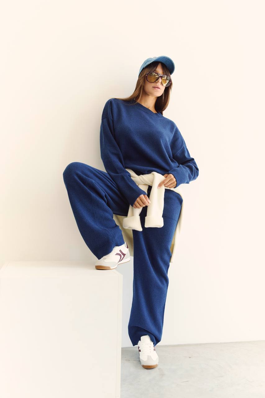 Lambswool sweater and pants set, navy blue