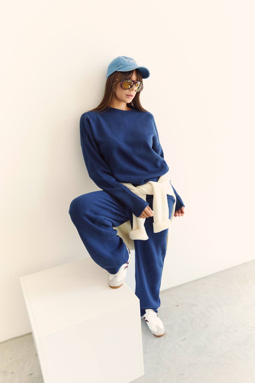 Lambswool sweater and pants set, navy blue