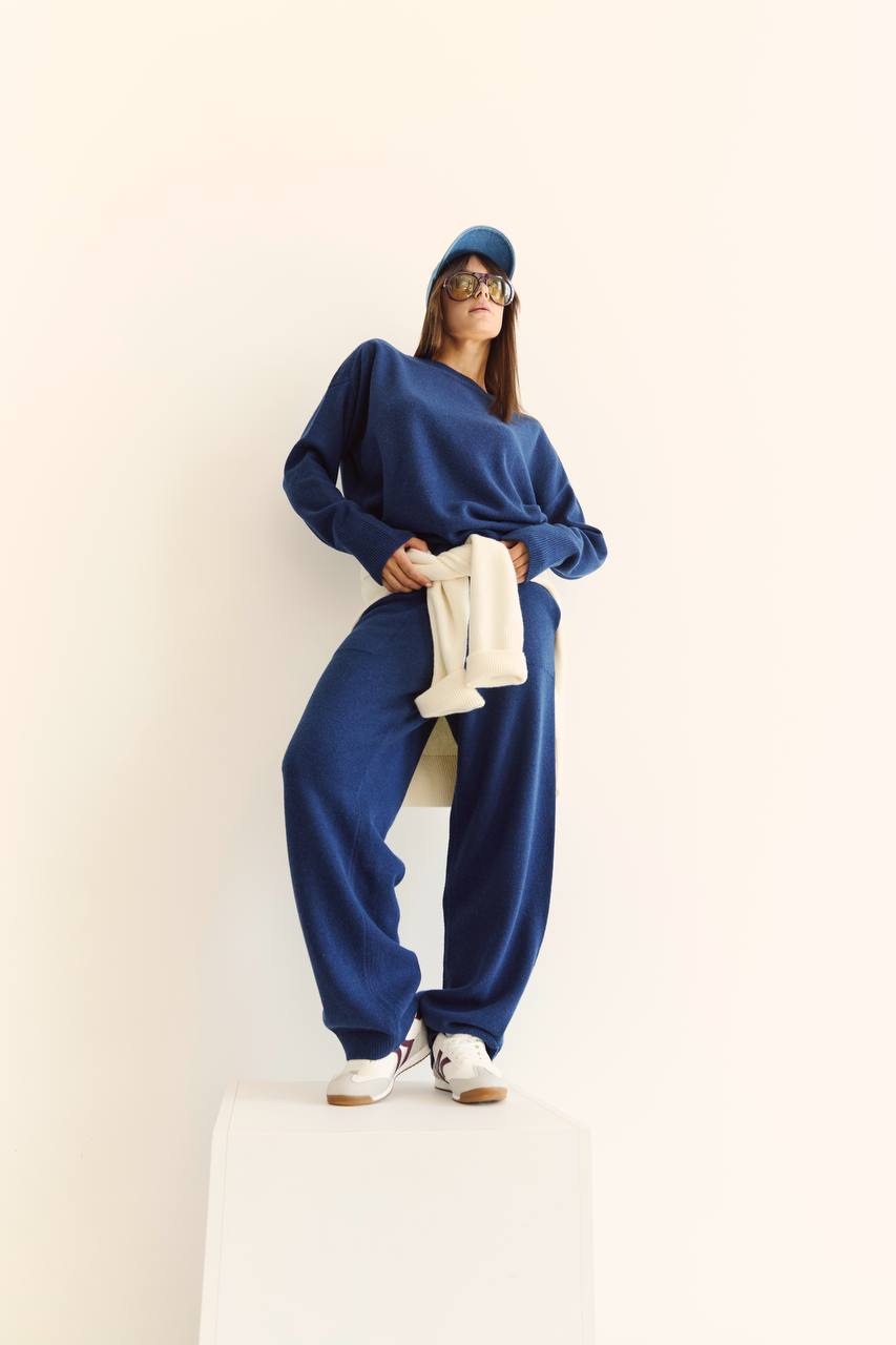 Lambswool sweater and pants set, navy blue