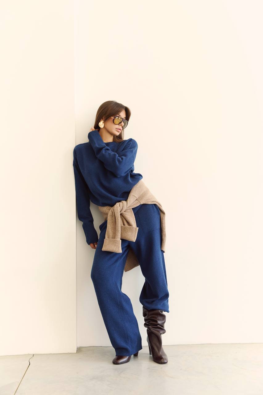 Lambswool sweater and pants set, navy blue