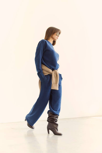 Lambswool sweater and pants set, navy blue