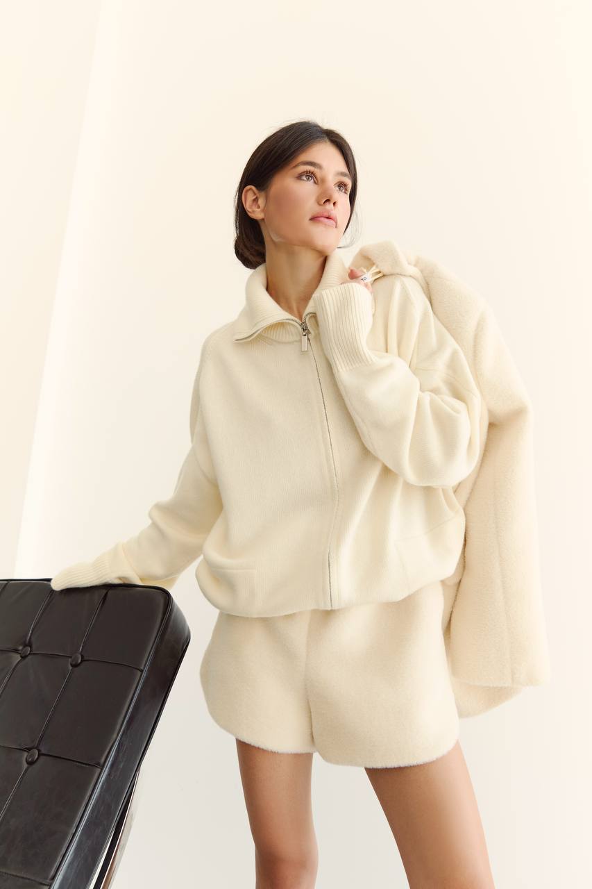 Lambswool cardigan with zipper, milky