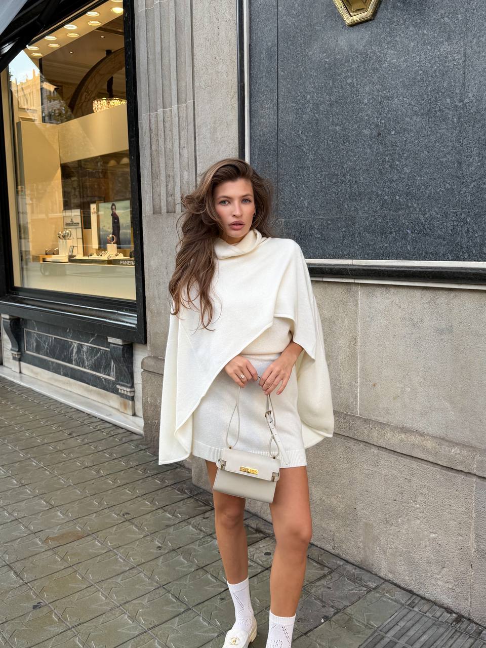 Кейп з вовни ягня, молочний