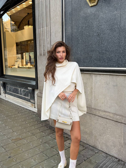 Кейп з вовни ягня, молочний