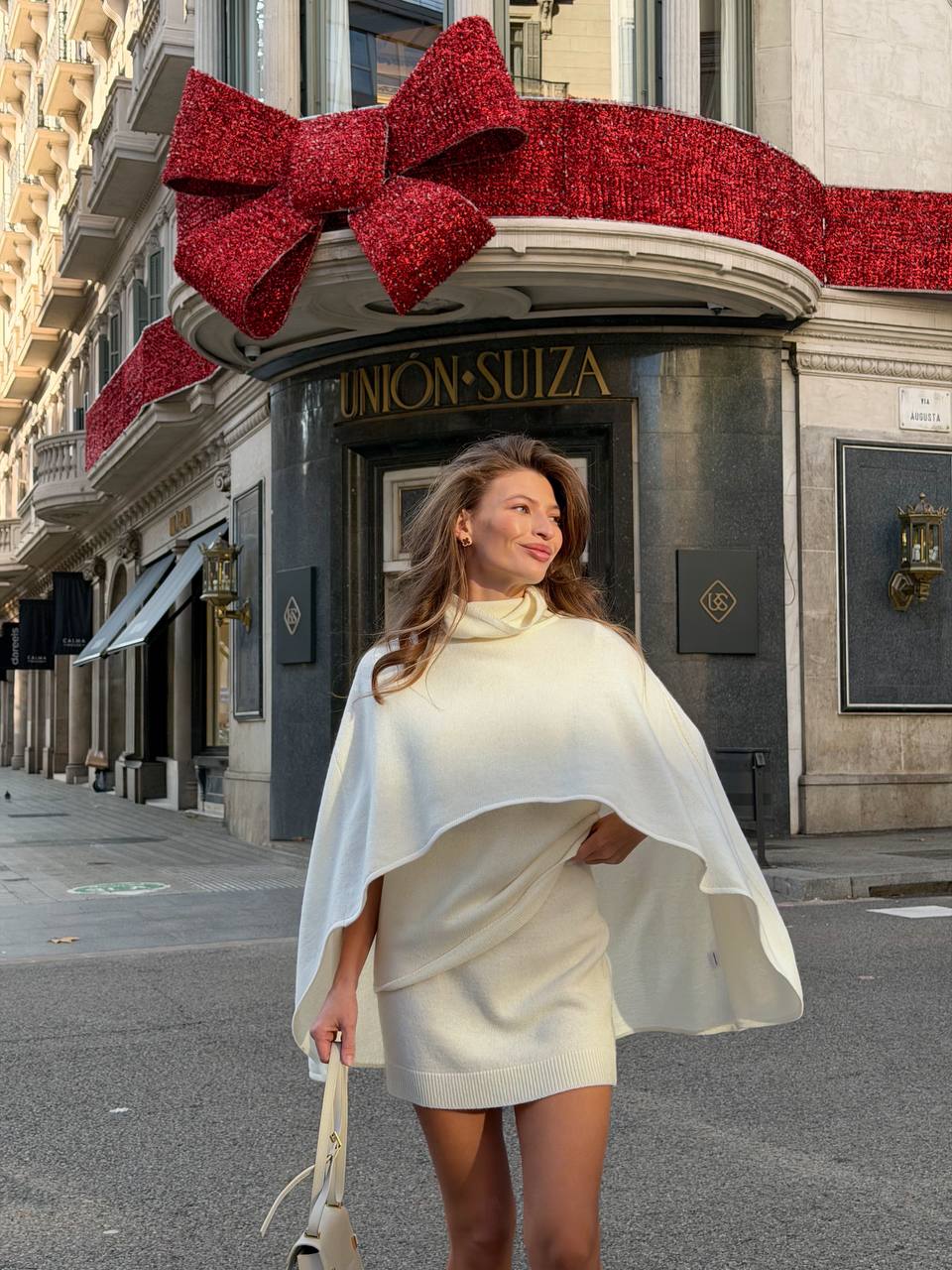 Кейп з вовни ягня, молочний