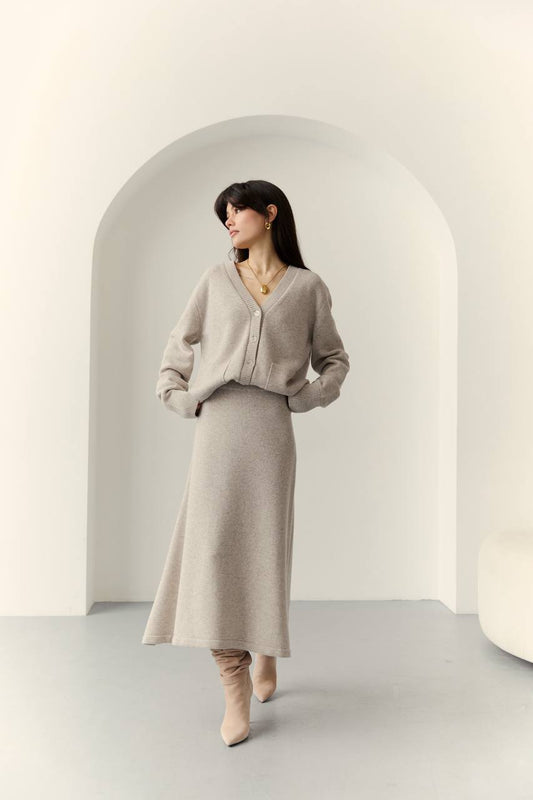 Комплект з вовни ягня: кардиган на ґудзиках і спідниця міді, світло-бежевий меланж