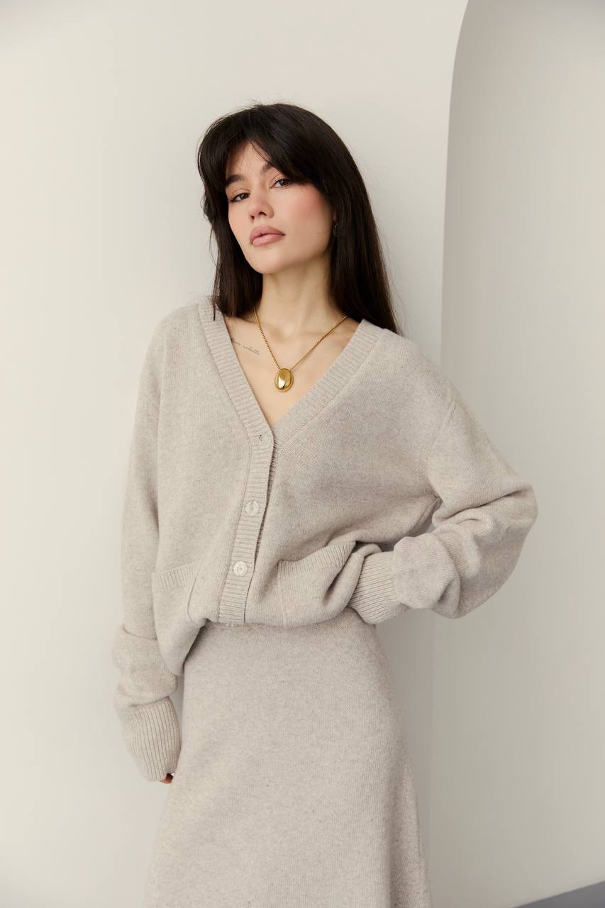 Комплект з вовни ягня: кардиган на ґудзиках і спідниця міді, світло-бежевий меланж