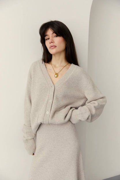 Комплект з вовни ягня: кардиган на ґудзиках і спідниця міді, світло-бежевий меланж