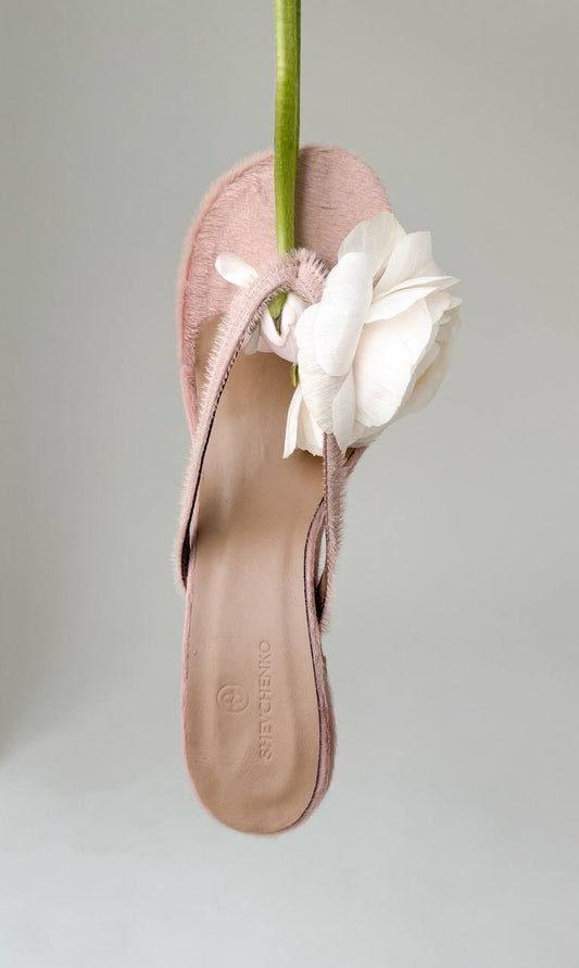 Відкриті мюлі на маленькому каблуку з натуральної шкіри поні, пудровий