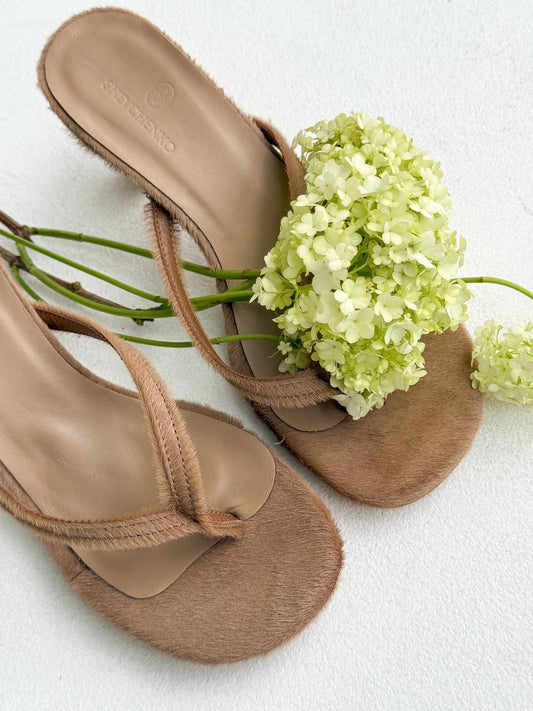 Відкриті мюлі на маленькому каблуку з натуральної шкіри поні, карамельний