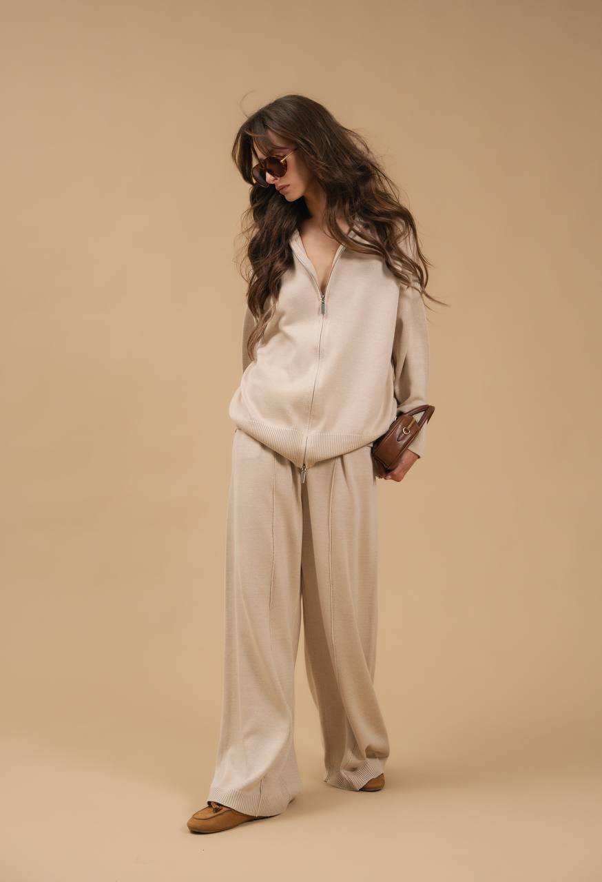 Комплект з бавовни кардиган на блискавці і брюки - SHEVCHENKO - поза збоку